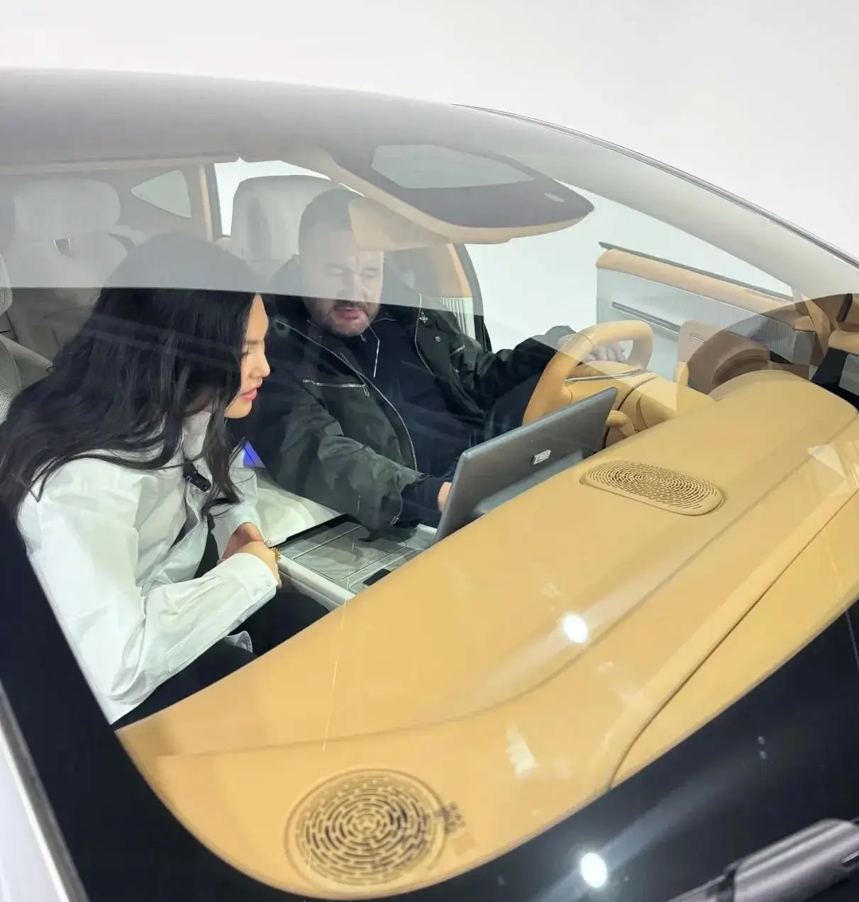 Cuộc sống trong mơ của ái nữ MC giàu nhất Cbiz: 15 tuổi được mẹ tặng Rolls-Royce, năm mới đặt mua thêm xe sang giới hạn-5