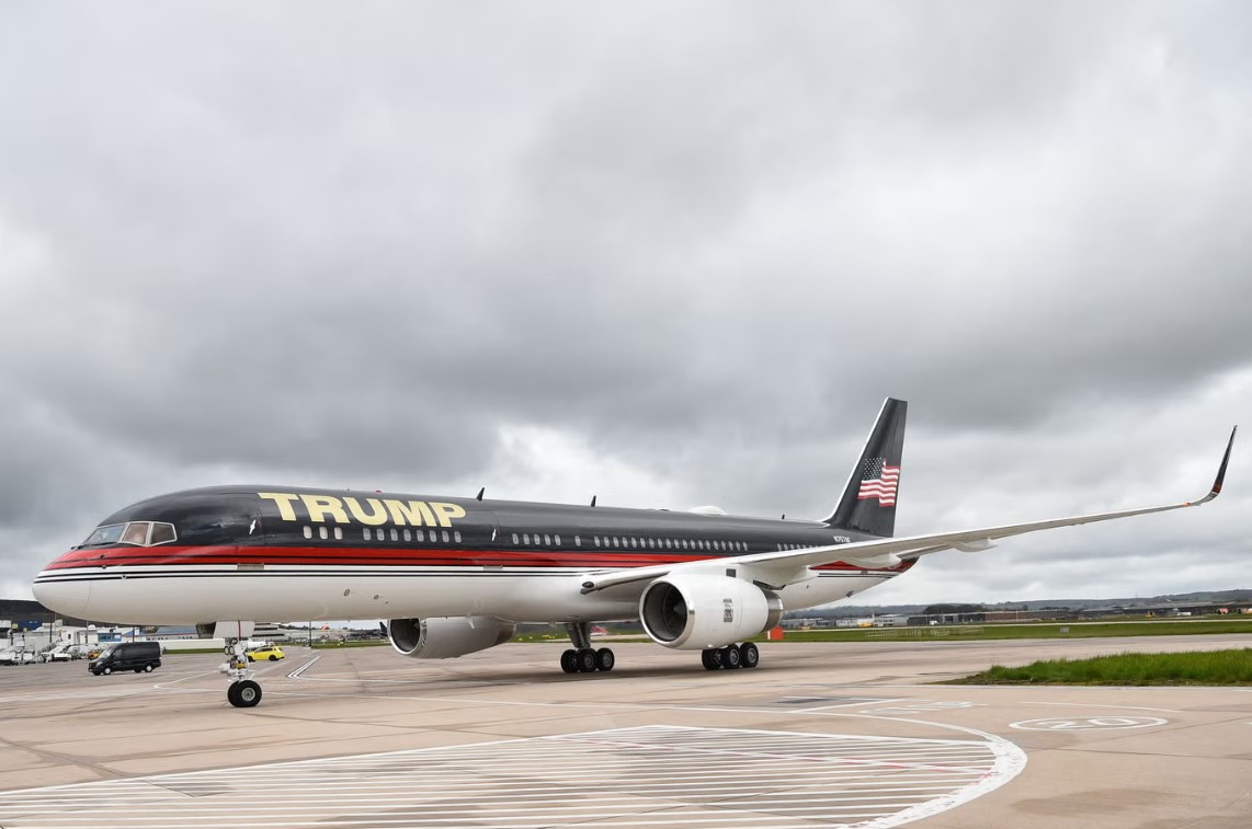 Hé lộ chuyến bay ma của ông Trump vì lo sợ Iran ám sát: Phản ứng của những người trên máy bay chim mồi-2