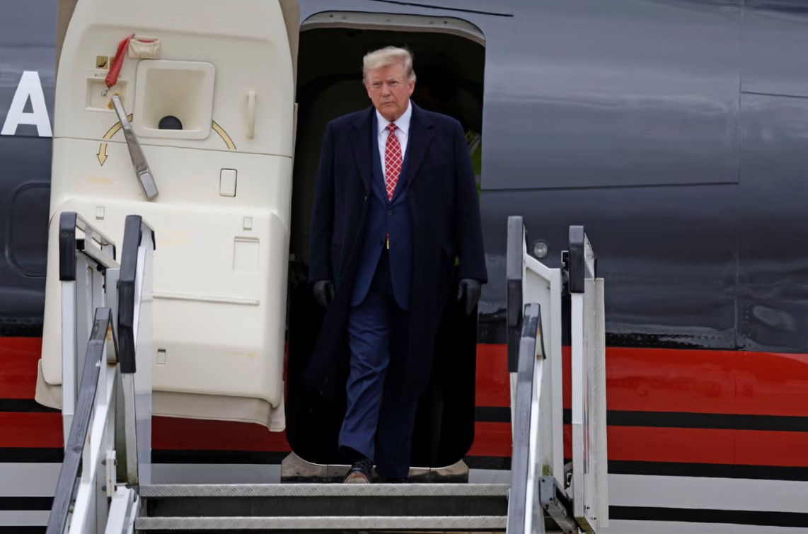 Hé lộ chuyến bay ma của ông Trump vì lo sợ Iran ám sát: Phản ứng của những người trên máy bay chim mồi-1