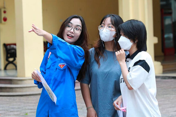 Một trường đại học xét tuyển các tổ hợp bắt buộc có môn Văn-3