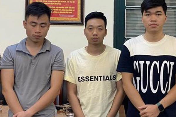 Sự thật bất ngờ vụ công an rởm đi xe biển xanh vào trường bắt sinh viên-2