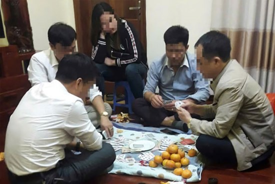 Bí thư xã ở Bắc Ninh đề nghị công an làm rõ clip đánh bài ăn tiền nghi cắt ghép