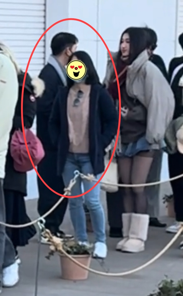 Phương Nhi và thiếu gia Minh Hoàng lần đầu bị bắt gặp sau lễ ăn hỏi, thái độ khi tia thấy camera gây chú ý-2