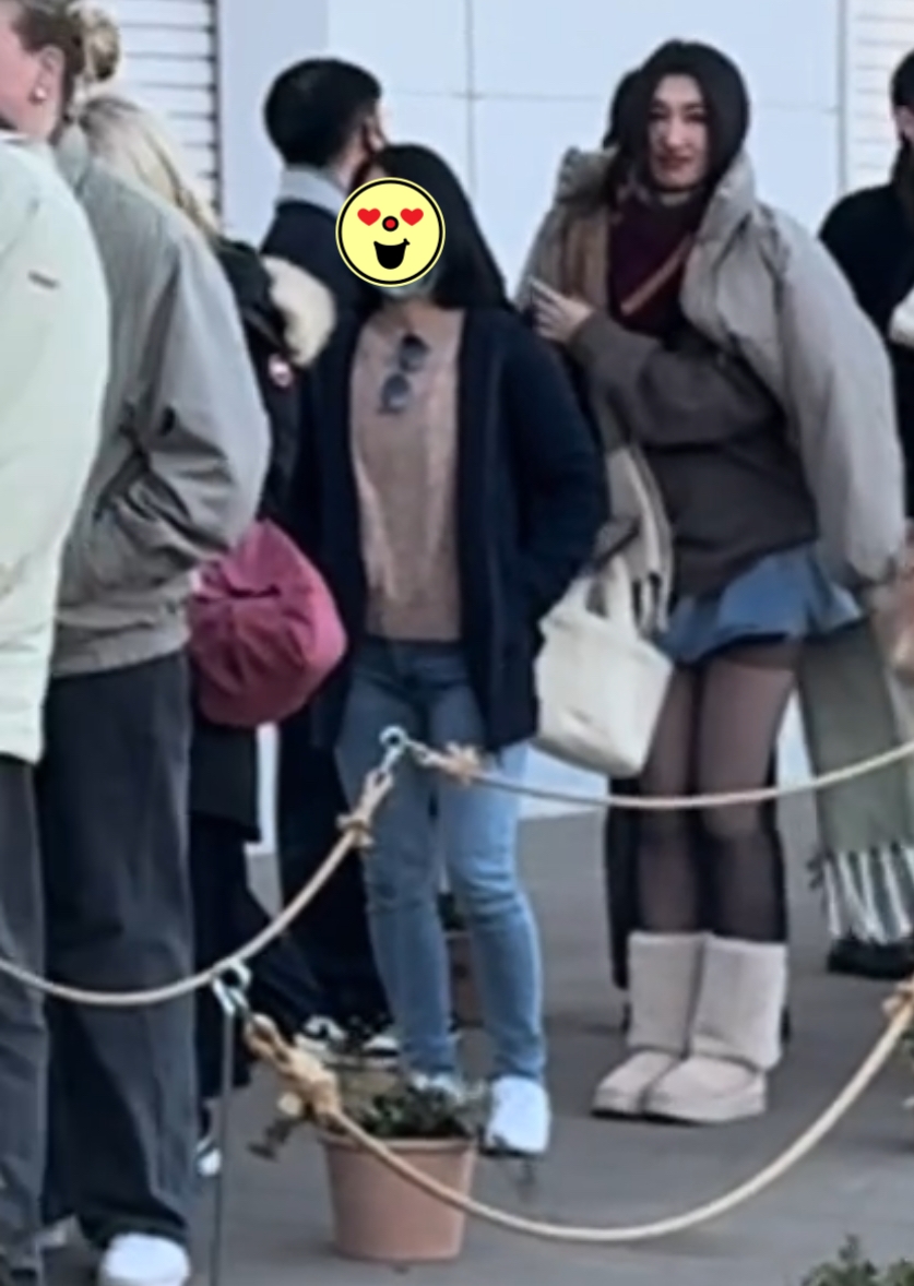 Phương Nhi và thiếu gia Minh Hoàng lần đầu bị bắt gặp sau lễ ăn hỏi, thái độ khi tia thấy camera gây chú ý-3