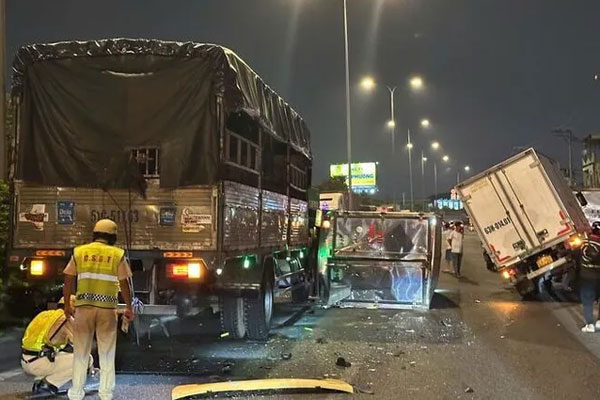 Tông 2 cha con thương vong, tài xế xe tải bỏ trốn-2