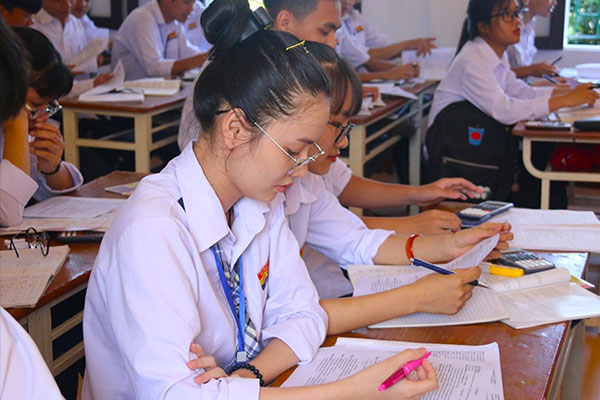 Học sinh toàn đạt danh hiệu khá, giỏi sao phải lo chuyện đi học thêm?-1