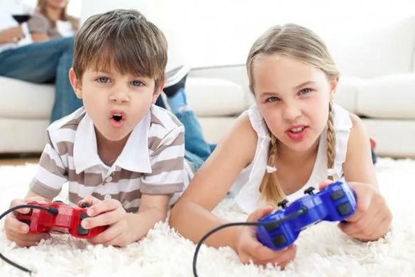 Bức ảnh hai đứa trẻ giữa khu chợ khiến nhiều bậc cha mẹ giật mình xem lại cách nuôi dạy con-6