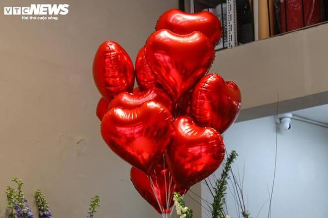 15 triệu đồng một bó hoa hồng ngày Valentine, khách nhà giàu vẫn xuống tiền mua-5