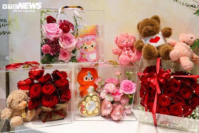 15 triệu đồng một bó hoa hồng ngày Valentine, khách nhà giàu vẫn xuống tiền mua-12