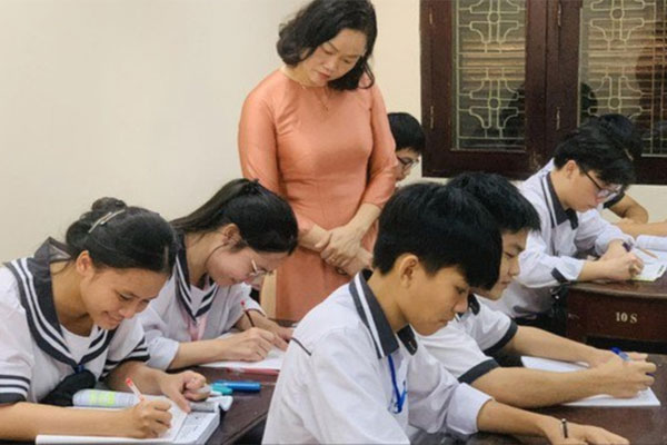 Giáo viên tiểu học tâm tư khi bị cấm dạy thêm, trường yêu cầu viết cam kết-2