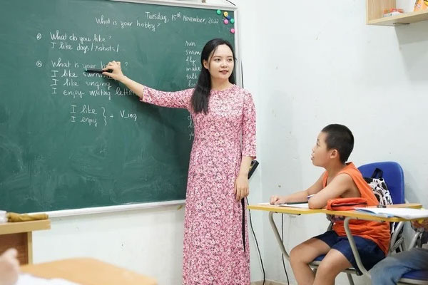 Dạy thêm học sinh tiểu học, giáo viên có thể bị buộc thôi việc-2