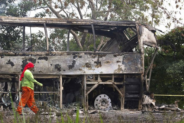 Tai nạn xe buýt kinh hoàng ở Mexico, 41 người chết-1