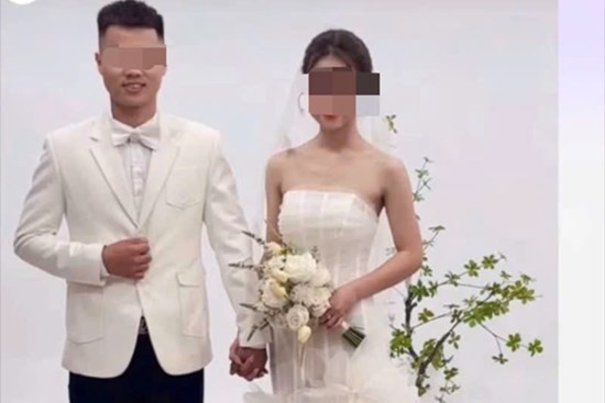 Vợ ở nước ngoài, hoảng hốt thấy ảnh cưới của chồng với cô gái trẻ