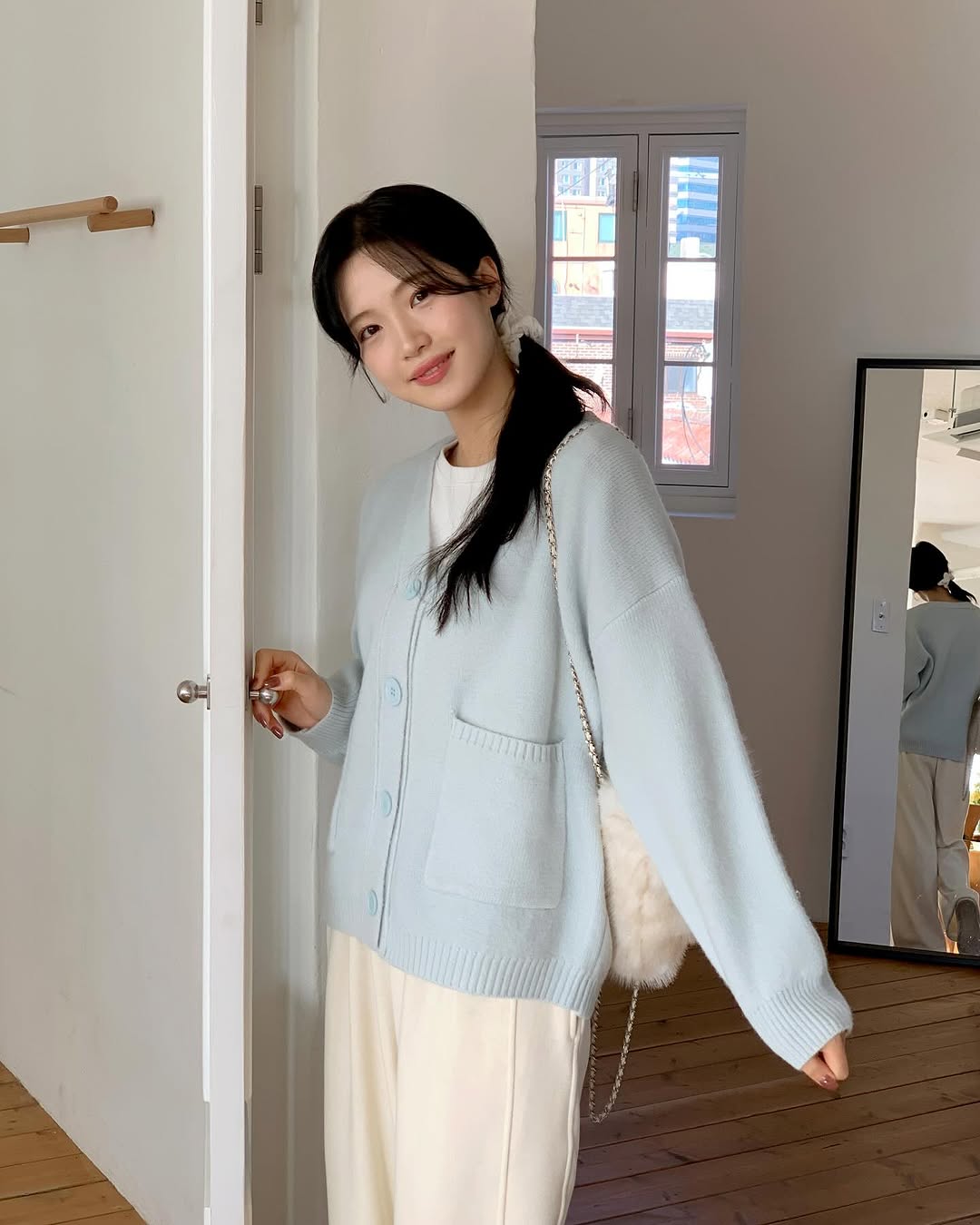 Phụ nữ ngoài 30 tuổi sẽ trẻ trung hơn khi phối màu trắng với 5 màu sau-3