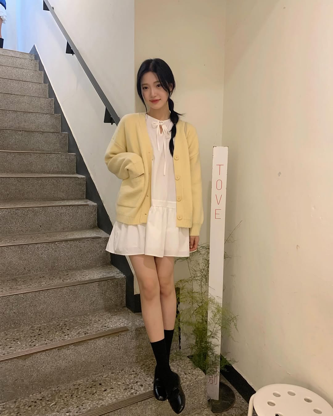 Phụ nữ ngoài 30 tuổi sẽ trẻ trung hơn khi phối màu trắng với 5 màu sau-6