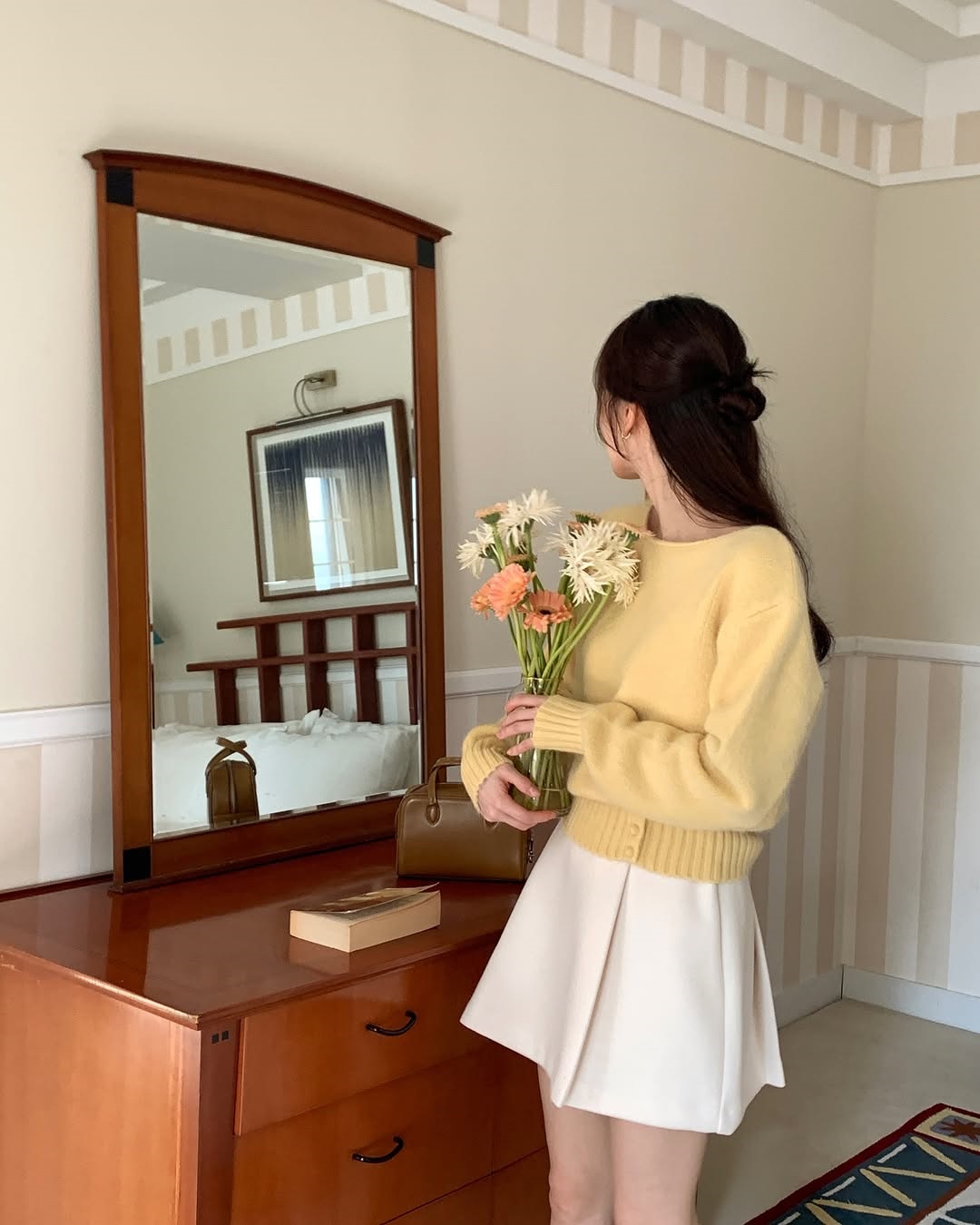 Phụ nữ ngoài 30 tuổi sẽ trẻ trung hơn khi phối màu trắng với 5 màu sau-7