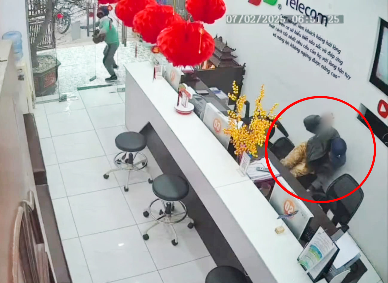 Nhân thân người đàn ông vào cửa hàng đe dọa nữ nhân viên ở Nam Định-2