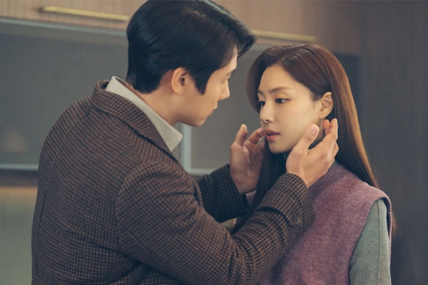 Đang háo hức đợi quà Valentine, tôi phát hiện tập hồ sơ ở gầm giường, bóc trần âm mưu đáng sợ của người chồng lý tưởng-2