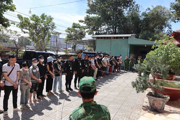 Bắt giữ đối tượng cầm đầu đường dây lừa đảo trăm tỷ tại Campuchia-3