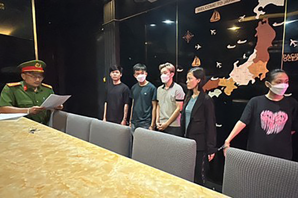 Thông tin mới vụ người phụ nữ bị lột đồ, đổ nước mắm ở Lâm Đồng-2