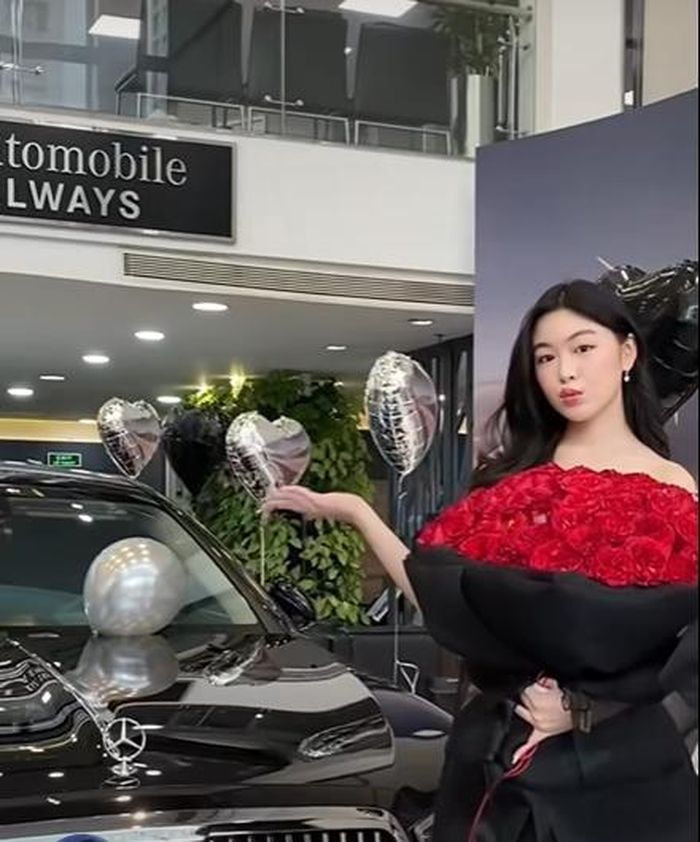 Con gái Quyền Linh đập hộp xe sang hơn 7 tỷ, nhan sắc nức nở, thần thái chuẩn tiểu thư-1