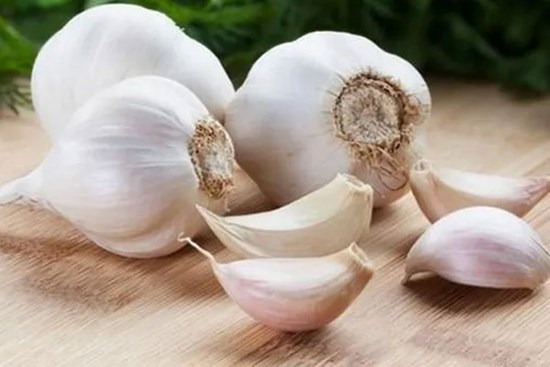 Ăn 2 tép tỏi sống mỗi ngày, công dụng 'vàng 10', nhiều người chưa biết