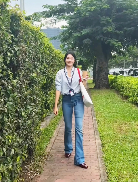 Lọ Lem ở tuổi 19: Tậu xế hộp 7 tỷ đồng gây choáng, sở hữu bộ sưu tập túi xách trăm triệu-6