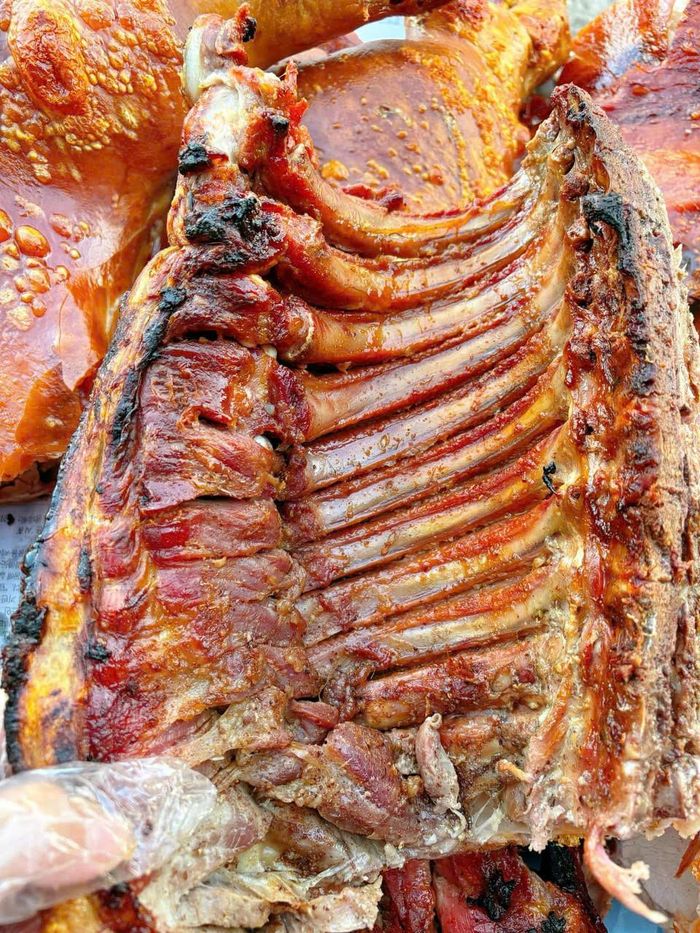 Chủ quán 20 năm mách mẹo làm lợn quay giòn bì hấp dẫn, ăn cả cân không ngán-2