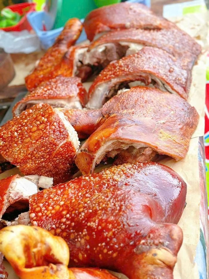 Chủ quán 20 năm mách mẹo làm lợn quay giòn bì hấp dẫn, ăn cả cân không ngán-1