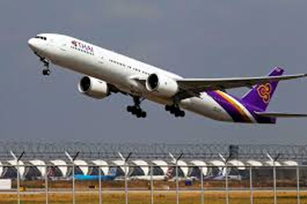 Cửa sổ máy bay Thai Airways chở 270 người bị vỡ khi đang bay trên trời, phi công phải hạ cánh khẩn cấp-1