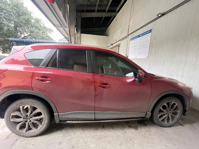 Triệu tập tài xế Mazda CX5 kéo lê xe máy trên đường phố Hà Nội-2