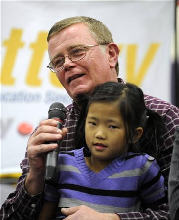 Trúng số độc đắc 7.400 tỷ đồng, người đàn ông lập tức nghỉ việc và mua 1 chiếc xe hơi: 6 tháng sau cuộc đời thay đổi khiến ai cũng bàng hoàng-2