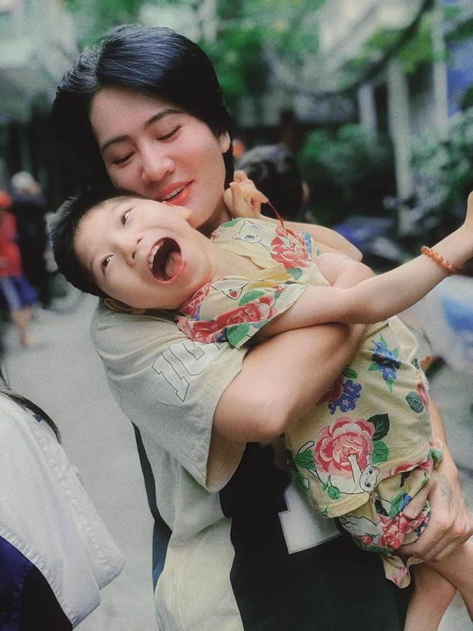 Nữ diễn viên Việt nổi tiếng: Đến giờ, con tôi 14 tuổi vẫn phải ăn uống bằng… bơm xi lanh”-4