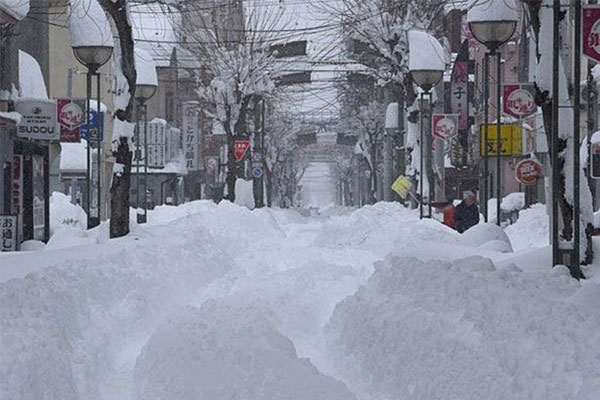 Mùa đông Nhật Bản tiếp tục khắc nghiệt, 21 người tử vong do bị tuyết vùi-1