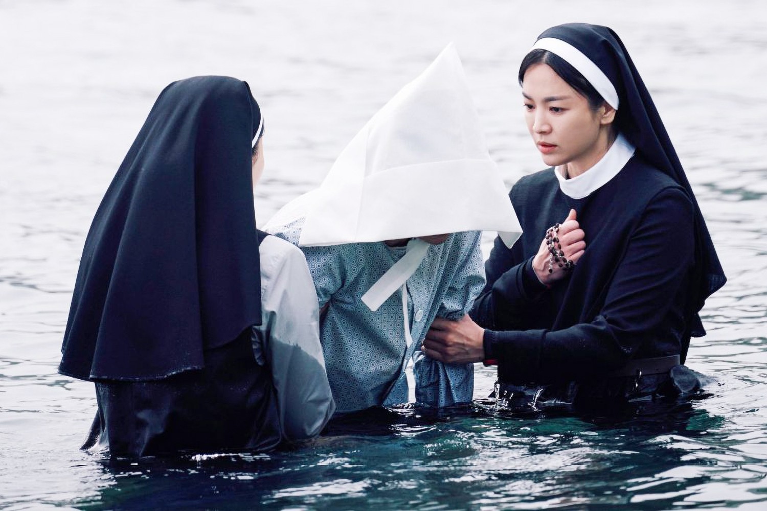 ‘Dark Nuns’: Song Hye Kyo chưa tỏa sáng-1