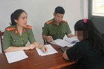 Người đàn ông đi xe máy làm xiếc trên đường phố ở Nghệ An-2