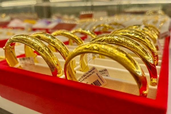 Giá vàng hôm nay 22/2: Giảm nhẹ, vẫn ở mức cao-2