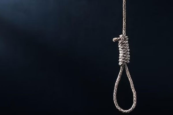 Không được trả lương trong 5 năm, cô gái tự tử tại nhà riêng-1