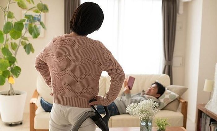 Cứ cuối tuần lại đi chơi pickleball, phó mặc chuyện chăm con nhỏ cho vợ-1