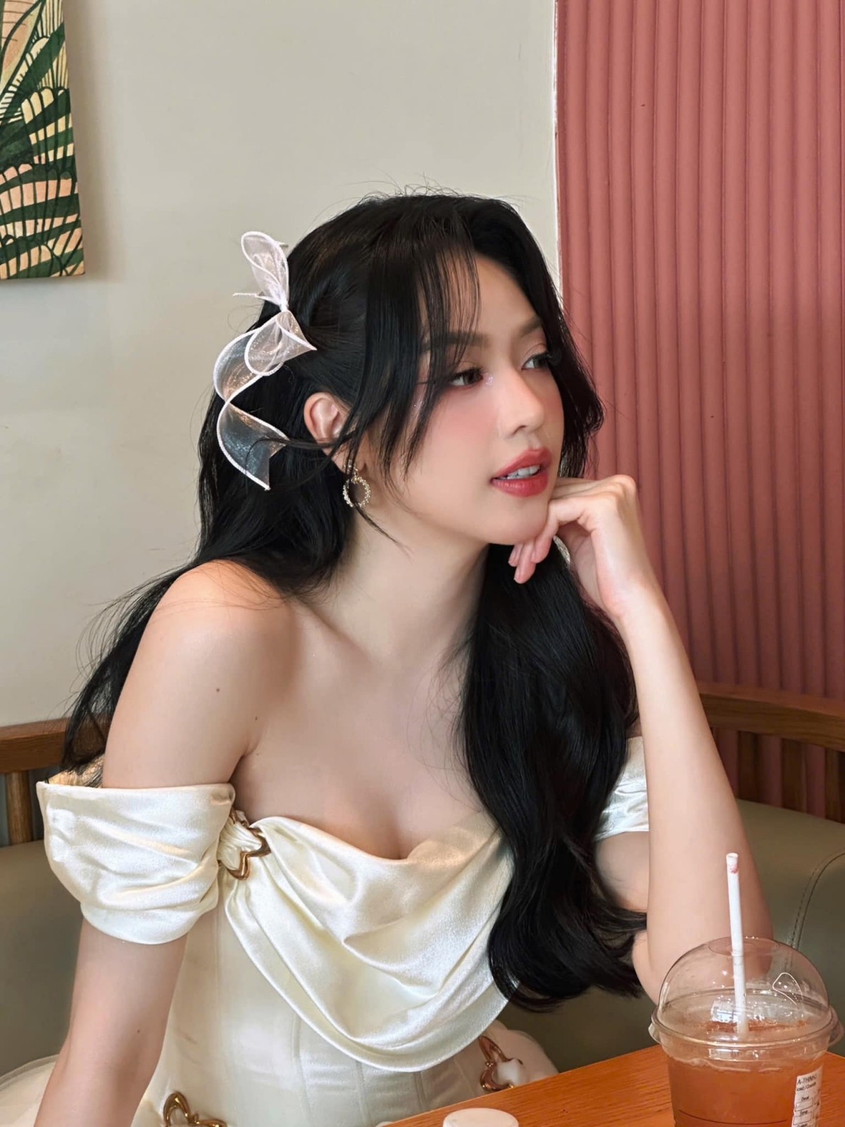 Hoa hậu Thanh Thủy biến hóa phong cách tài tình với loạt trang phục trắng-4