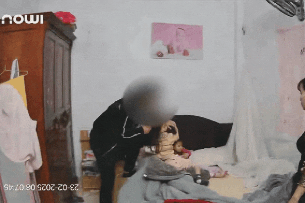 Vụ clip người phụ nữ bị chồng cũ túm tóc, lăng mạ trước mặt 2 con ở Nam Định: Mẹ chồng nói nguyên nhân-2