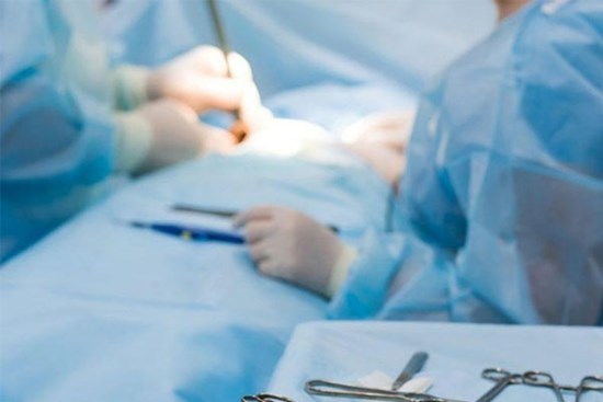 Người đàn ông mất xương hàm vì bác sĩ