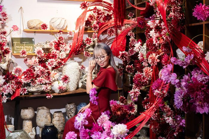 Người phụ nữ Hà Nội chơi lớn, cắm 5.000 bông thược dược trong căn phòng 30m2-1