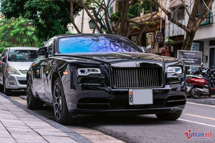 Cận cảnh xe siêu sang Rolls-Royce của đại gia 8x, giá trên 10 tỷ-1