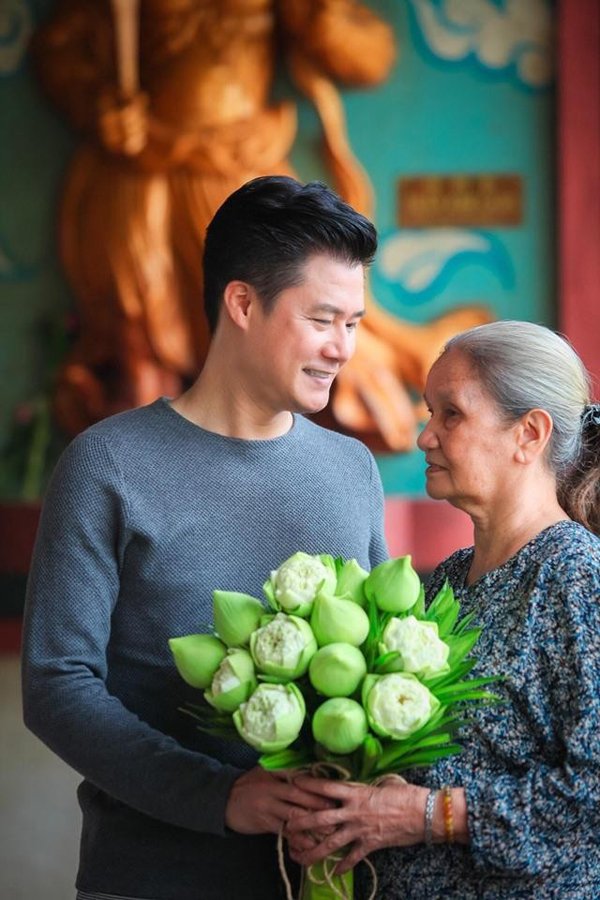 Quang Dũng bật khóc trong khoảnh khắc nhìn mẹ yếu ớt, tiếc vì con trai không được nhìn bà nội lần cuối-3