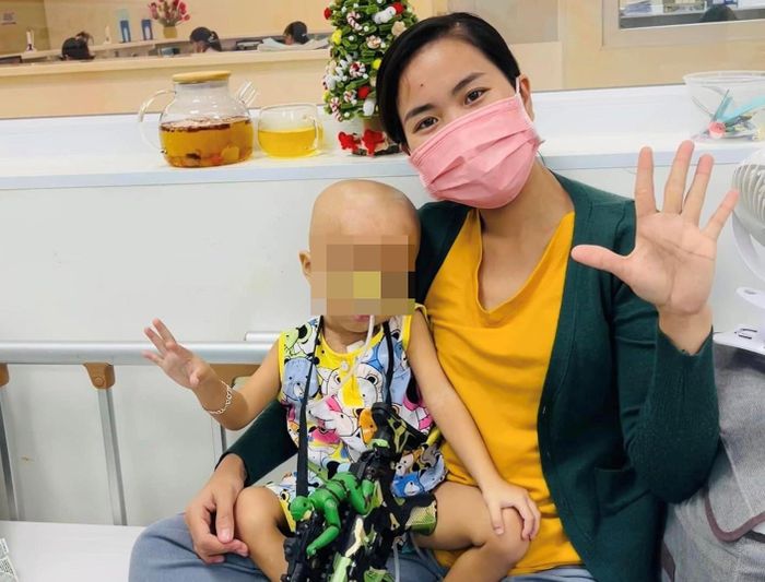 Thấy gì từ lùm xùm từ thiện hơn 16 tỷ đồng của mẹ bé Bắp và Phạm Thoại?-3