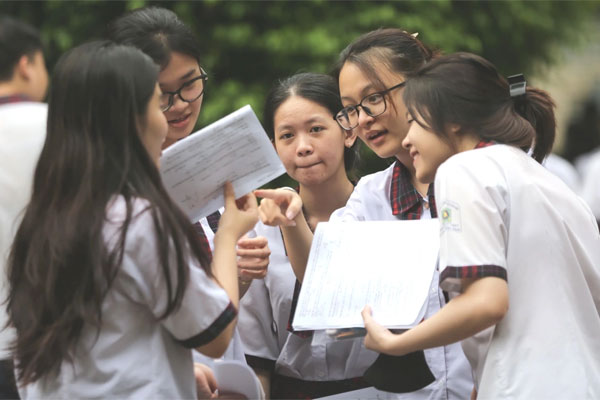 Tuyển sinh lớp 10 chuyên Khoa học Tự nhiên: Tăng 1 môn thi-2