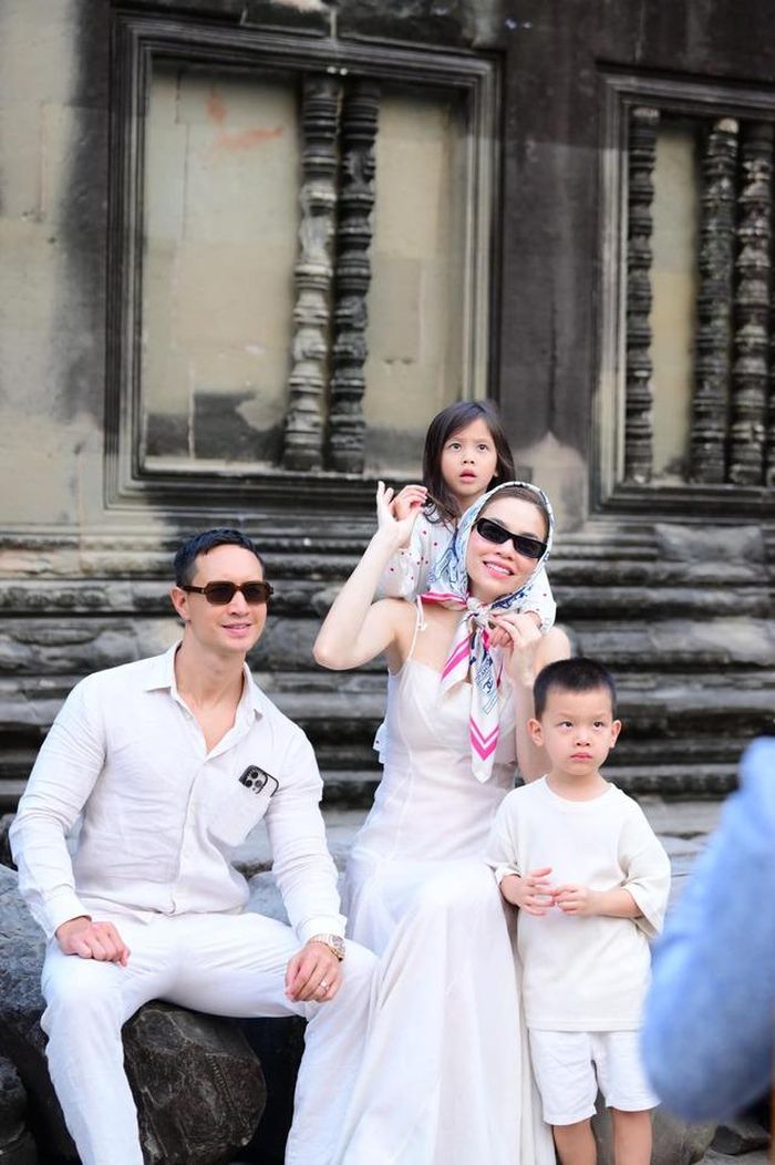 Đại gia đình nhà Hồ Ngọc Hà - Kim Lý du ngoạn ở Campuchia-7