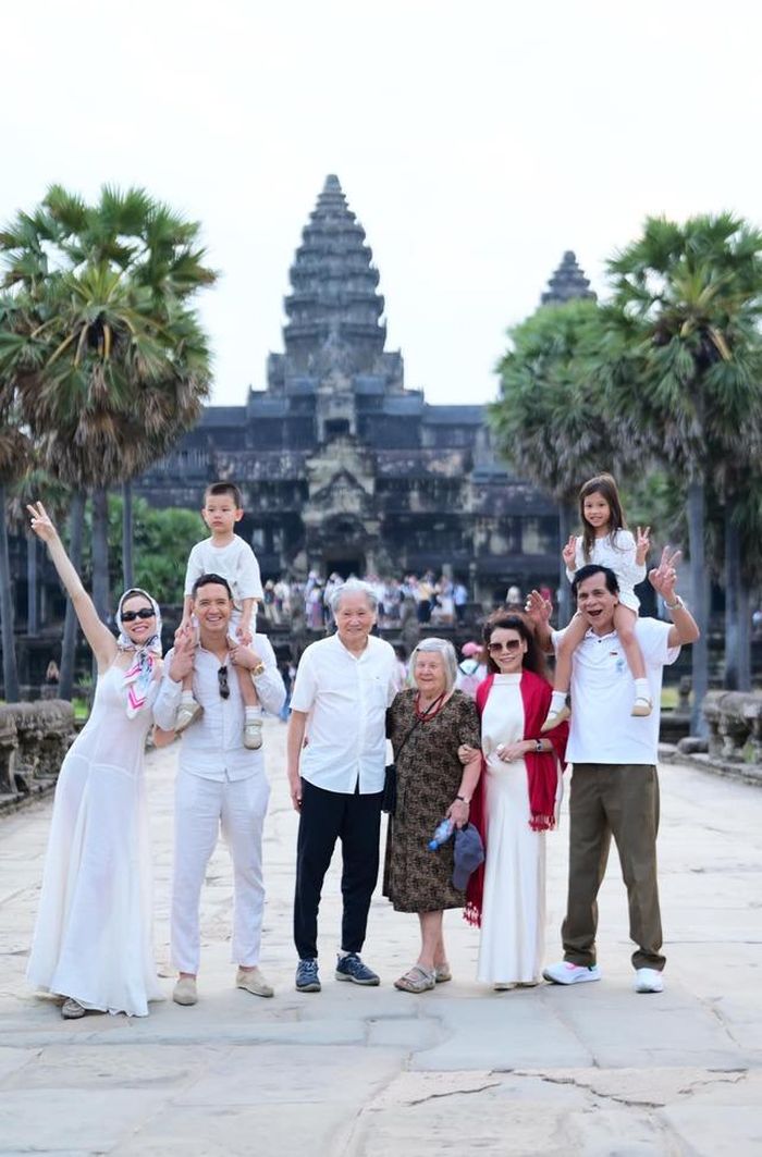 Đại gia đình nhà Hồ Ngọc Hà - Kim Lý du ngoạn ở Campuchia-1
