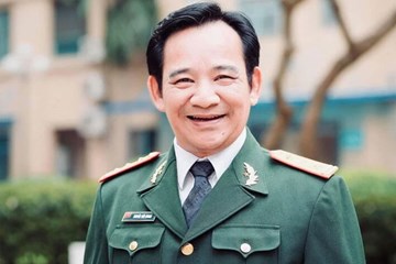 Quang Tèo: 'Không có show nhưng để vợ vui, tôi ra ghế đá ngồi cho hết giờ'